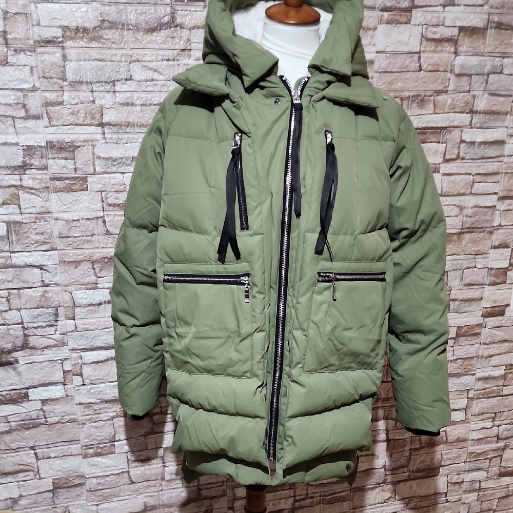 OROLAY Green Puffer Jacket with Black Accents Winter Jacket